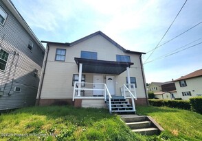 810 Main St in Avoca, PA - Building Photo