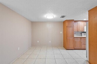 11101 Royal Palm Blvd in Coral Springs, FL - Foto de edificio - Building Photo