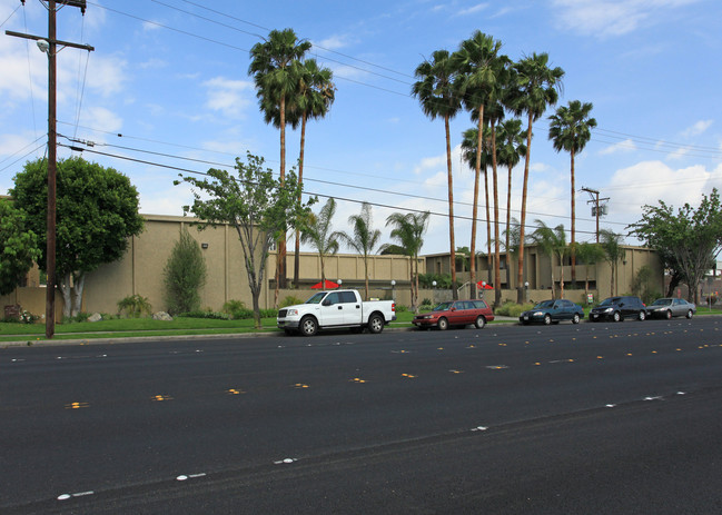 130 Woodruff Apartments in Bellflower, CA - Building Photo - Building Photo