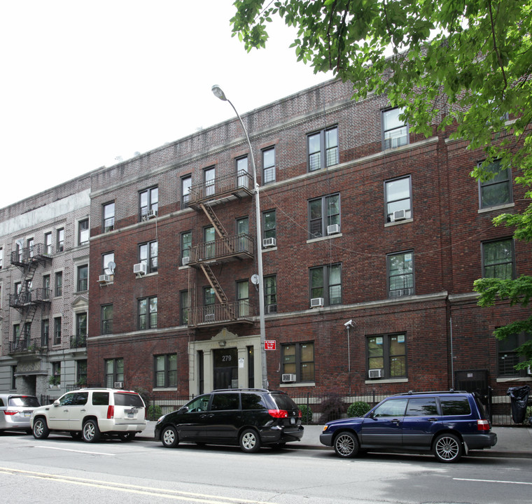 Park Court in Brooklyn, NY - Building Photo