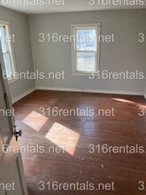 918 W 5th St in Newton, KS - Building Photo - Building Photo