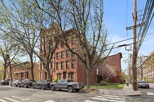 263 10th St in Jersey City, NJ - Building Photo