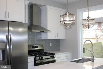 1227 N Myrtlewood St in Philadelphia, PA - Building Photo - Building Photo