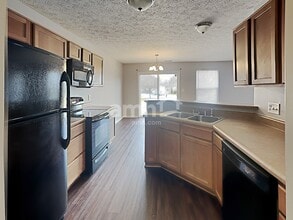 7216 Burlat Ln in Noblesville, IN - Foto de edificio - Building Photo