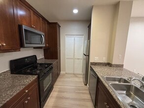 2168 Scholarship, Unit 2168 in Irvine, CA - Foto de edificio - Building Photo