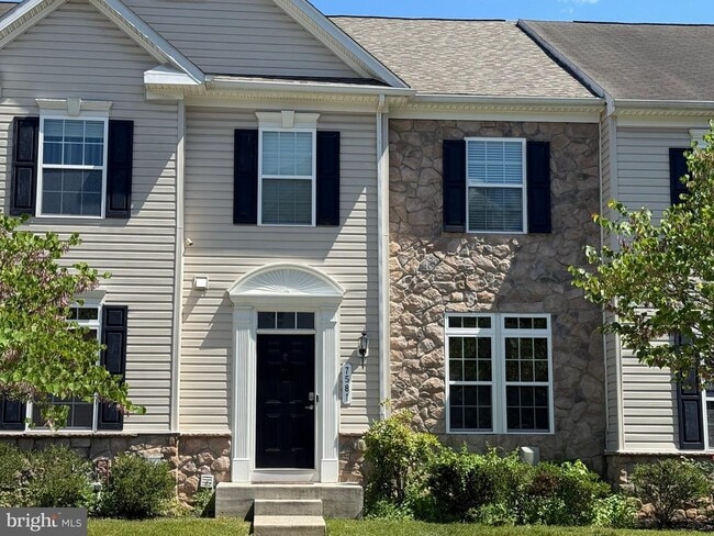 property at 7581 Taunton Ct