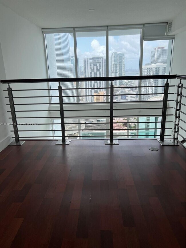 41 SE 5th St, Unit 2003 in Miami, FL - Building Photo - Building Photo