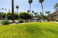 Coronado Palms in Anaheim, CA - Foto de edificio - Building Photo