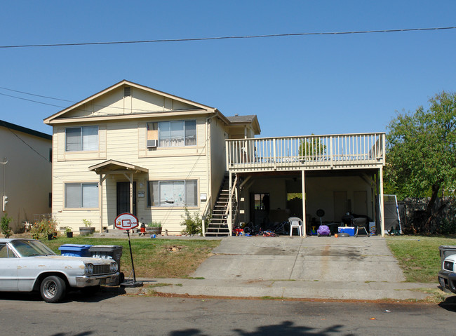 4445-4447 Yukon Dr in Santa Rosa, CA - Foto de edificio - Building Photo