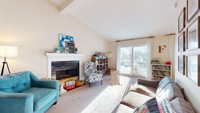 542 Meadow Ct in Ames, IA - Building Photo - Building Photo