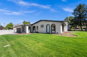 1839 Cottonwood Club Cir in Holladay, UT - Building Photo - Building Photo