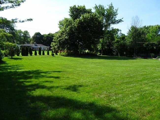 1375 Fairhaven Blvd in Elm Grove, WI - Building Photo - Building Photo