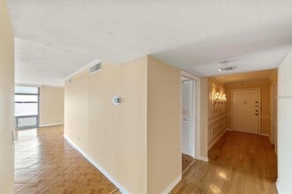 1111 N Gulfstream Ave in Sarasota, FL - Building Photo - Building Photo