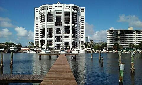 2675 S Parkview Dr in Hallandale Beach, FL - Building Photo