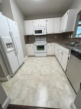 1014 Lake Shore Ranch Dr in Seffner, FL - Building Photo - Building Photo