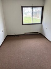 209 Estelle St in Dysart, IA - Foto de edificio - Building Photo