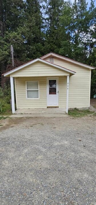709 E Missoula Ave in Libby, MT - Foto de edificio