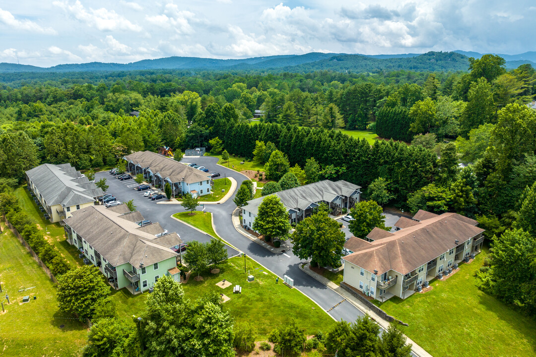 Charleston at the Meadows in Hendersonville, NC - Building Photo