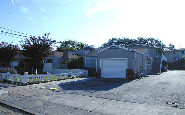 341 Poplar Ave in Redwood City, CA - Foto de edificio - Building Photo