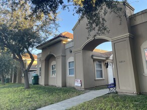 1805 W Bronze St, Unit D in Pharr, TX - Building Photo - Building Photo
