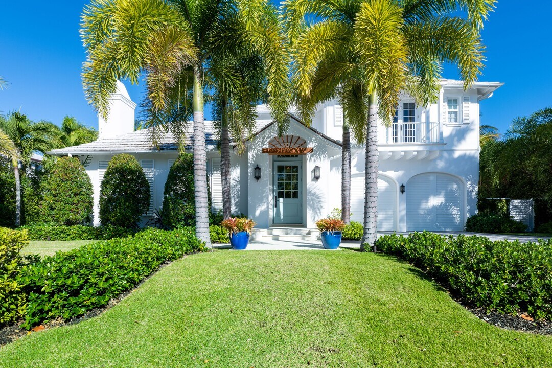 225 Arabian Rd in Palm Beach, FL - Building Photo