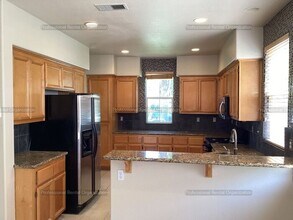 2921 W Creek Ln in Santa Rosa, CA - Building Photo - Building Photo