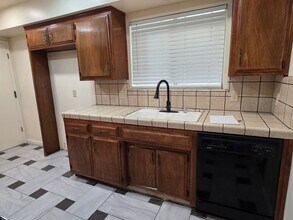 3824 Christmas Tree Ln in Bakersfield, CA - Building Photo - Building Photo