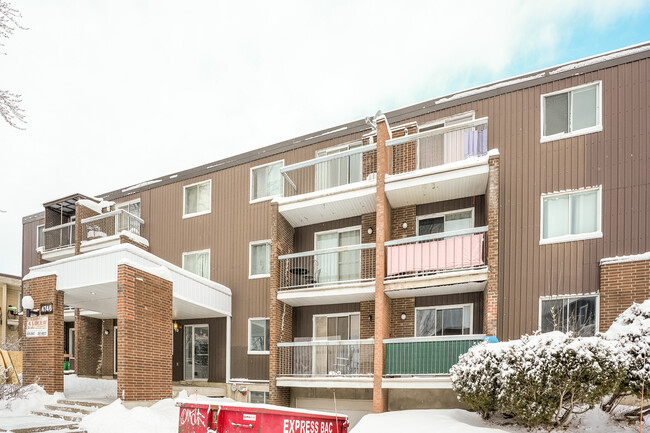 4746 D'argenteuil Pl in Québec, QC - Building Photo - Building Photo