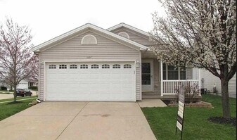 1107 Lockenvitz Ln in Bloomington, IL - Building Photo
