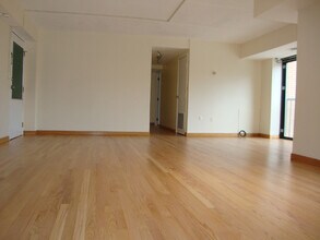 1243 Beacon St, Unit 3C in Brookline, MA - Building Photo - Building Photo