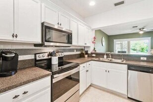 5032 Palmbrooke Cir in West Palm Beach, FL - Building Photo