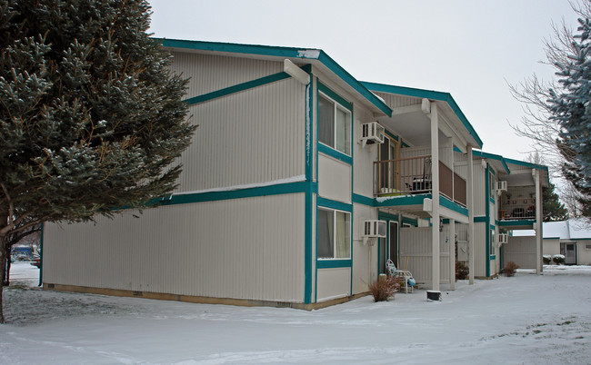 575 W 5th St in Mountain Home, ID - Foto de edificio - Building Photo