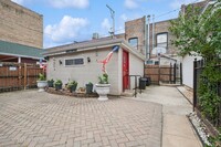 3110 N Harding Ave, Unit 2 in Chicago, IL - Building Photo - Building Photo