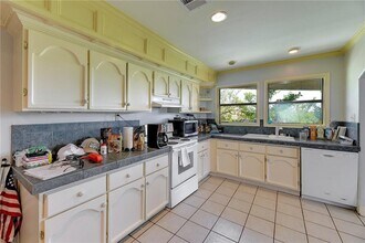 1712 Lakeshore Dr in Austin, TX - Building Photo - Building Photo