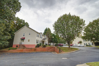 Sentry Pointe in Winston-Salem, NC - Building Photo - Building Photo