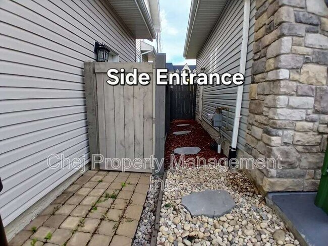 6421 Sandin Crescent NW in Edmonton, AB - Building Photo - Building Photo