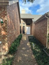 2512 Mallard Cove in Carrollton, TX - Foto de edificio - Building Photo