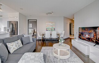 24 Harbour St, Unit SI ID1507867P in Toronto, ON - Building Photo