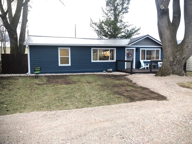 property at 1008 2nd St E