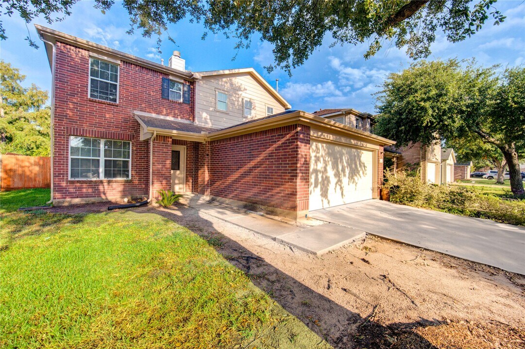 6422 Mildenhall Ct in Houston, TX - Building Photo