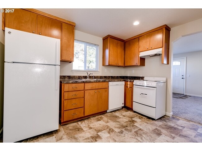 1760 W 18th Ave in Eugene, OR - Foto de edificio - Building Photo