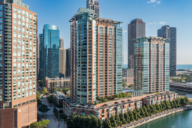 Riverview Condominiums in Chicago, IL - Building Photo - Building Photo