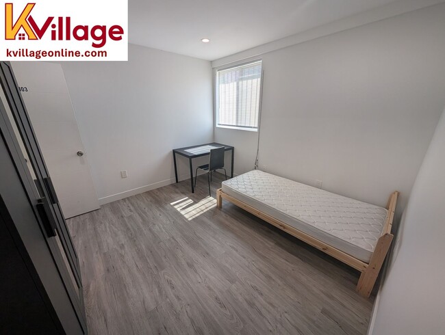 1528 1/2 W 36th Pl in Los Angeles, CA - Building Photo - Building Photo