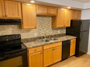 411 E Broadway St, Unit 1 in Redwood Falls, MN - Building Photo - Building Photo