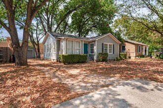 3206 Funston St in Austin, TX - Building Photo - Building Photo