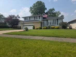 2908 Bowmen Ln in Parma, OH - Foto de edificio - Building Photo