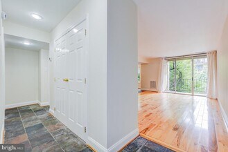 5001 7th Rd S-Unit -101 in Arlington, VA - Building Photo - Building Photo