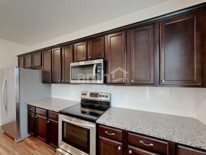 1114 Amberly Wy in Lebanon, TN - Foto de edificio - Building Photo