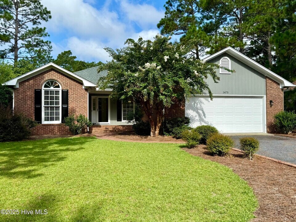 1475 Monticello Dr in Pinehurst, NC - Building Photo