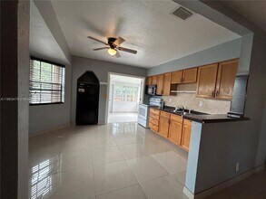2551 Wiley St in Hollywood, FL - Building Photo - Building Photo